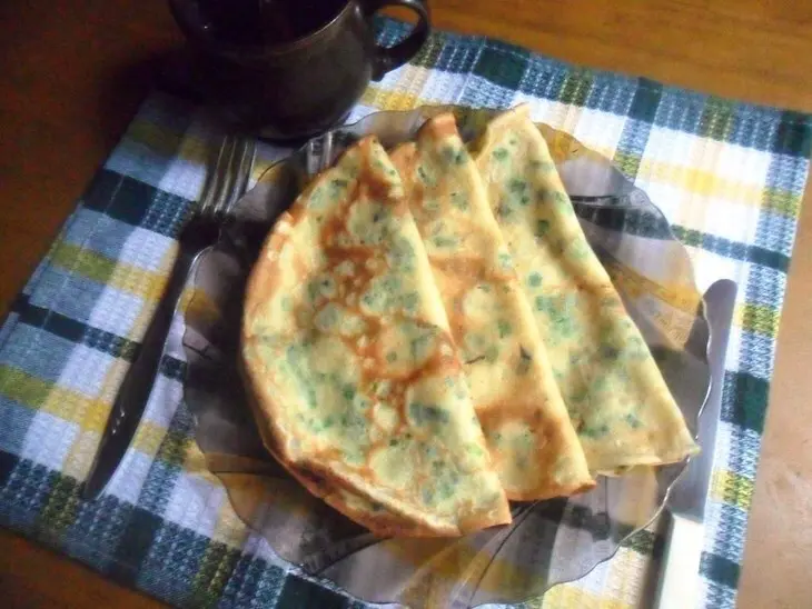 Блинчики с зелёным луком и яйцом: шаг 8