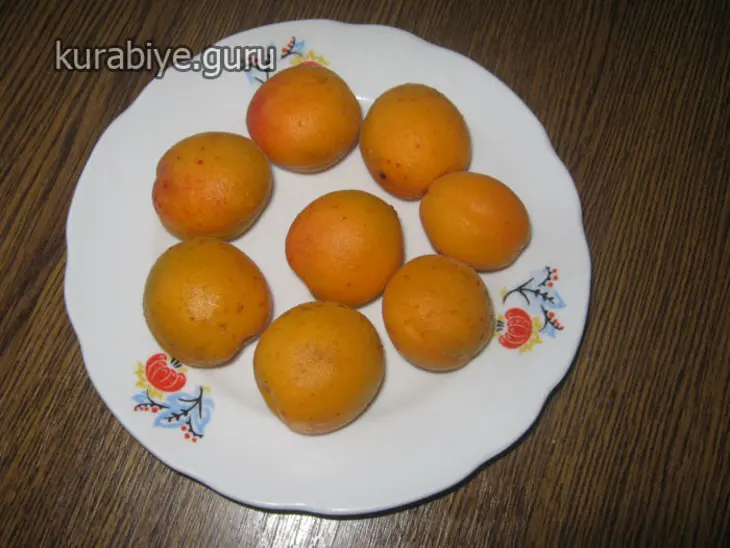 Абрикосы с творожной начинкой и бальзамической глазурью: шаг 2