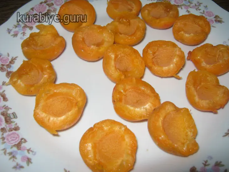 Абрикосы с творожной начинкой и бальзамической глазурью: шаг 4