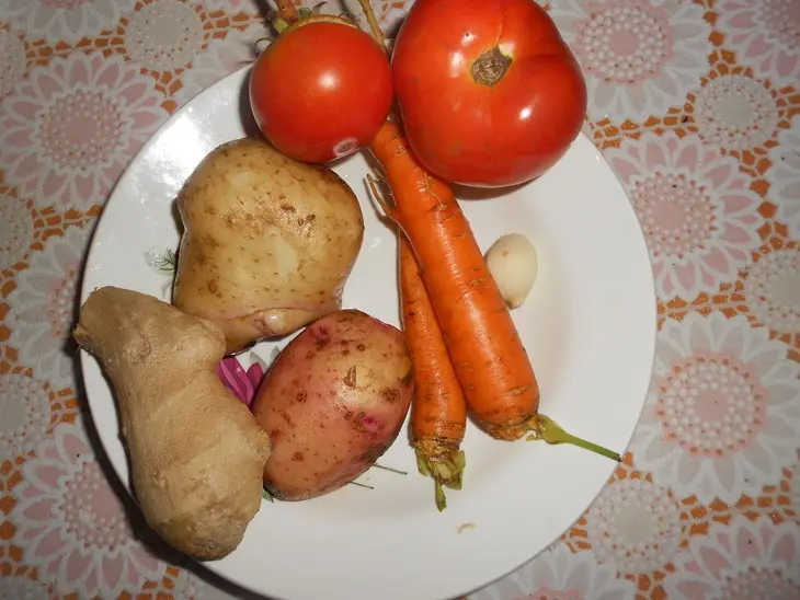 Чечевичный суп с овощами и мясными шариками: шаг 1