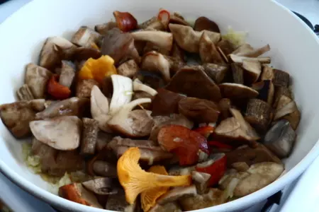 Деревенская похлёбка с пшеном и лесными грибами: шаг 3