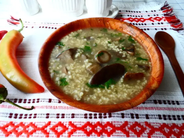 Деревенская похлёбка с пшеном и лесными грибами: шаг 7