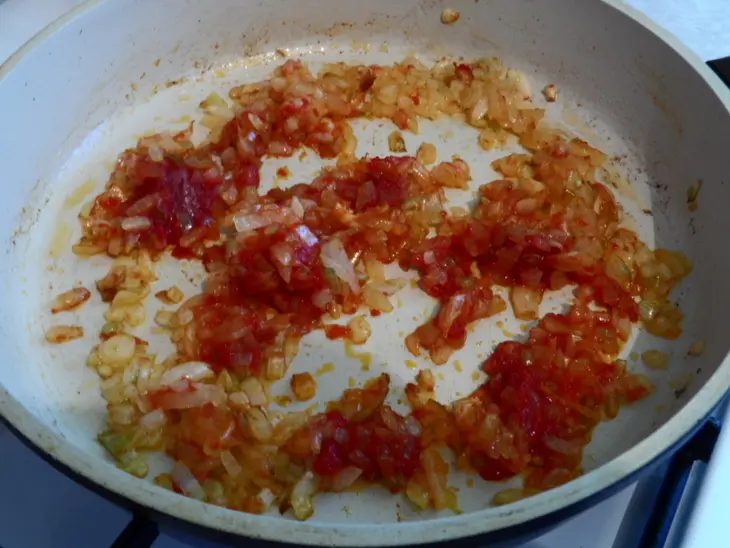 Томатный суп с рисом и куриными потрошками: шаг 2