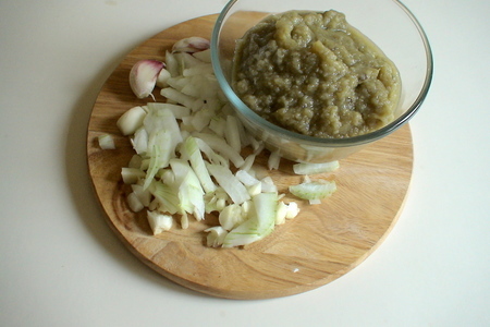 Тефтельки с картошкой с овощным соусом в горшочках : шаг 2
