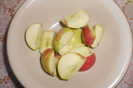 Маринованные огурцы с яблоками: шаг 3