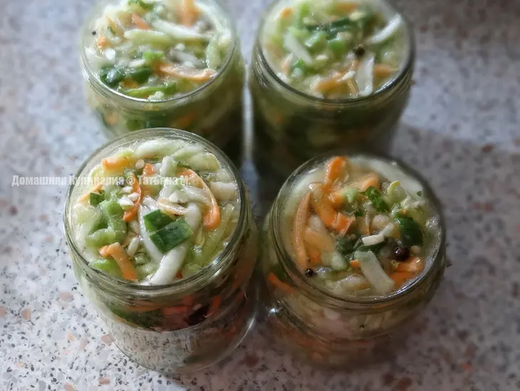 Консервированный салат с кабачком: шаг 2