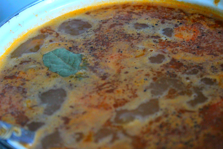 Суп с килькой в томате и рисом: шаг 7