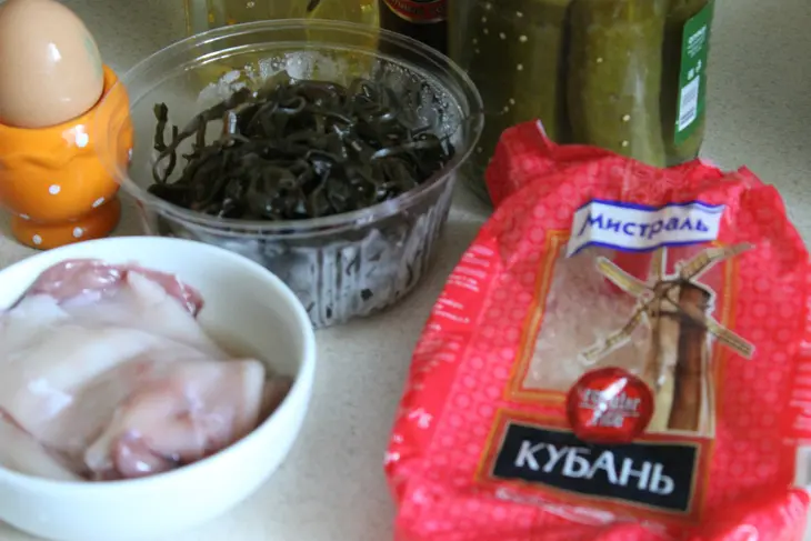 Суп с морской капустой, рисом и кальмарами: шаг 1