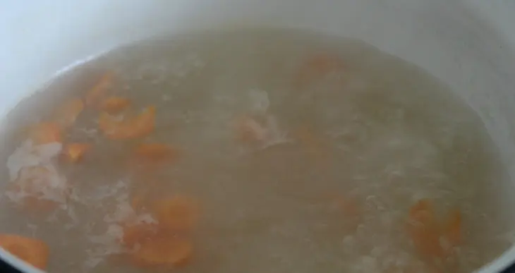 Суп с морской капустой, рисом и кальмарами: шаг 3