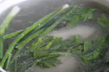 Куриный суп с манными клецками: шаг 1