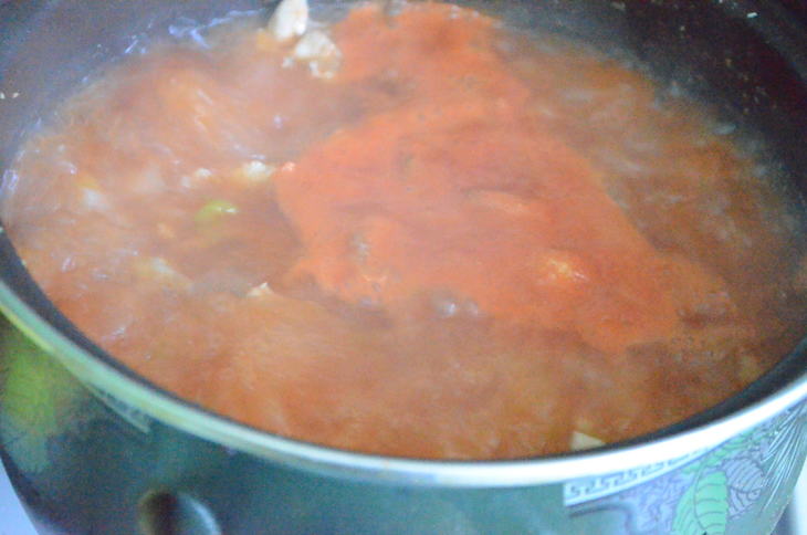 Томатный суп с курицей и горохом: шаг 4