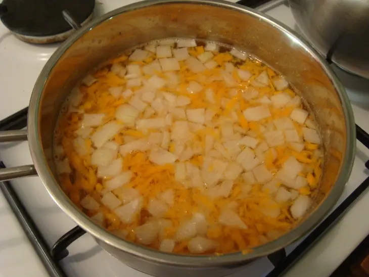 Молочный картофельный суп с пшёнными хлопьями: шаг 3