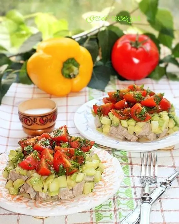 Мясной салат с кабачком и соусом "летний": шаг 7