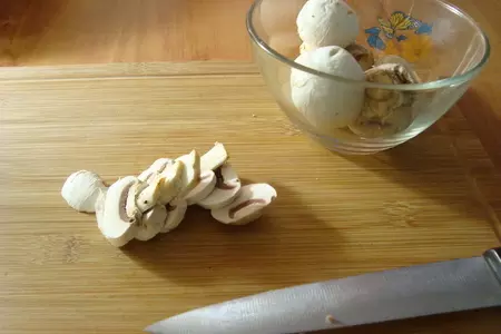 Гречневая каша из горшка с шампиньонами и  мясом на шпажках: шаг 4