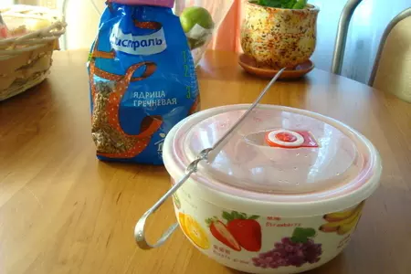 Гречневая каша из горшка с шампиньонами и  мясом на шпажках: шаг 9