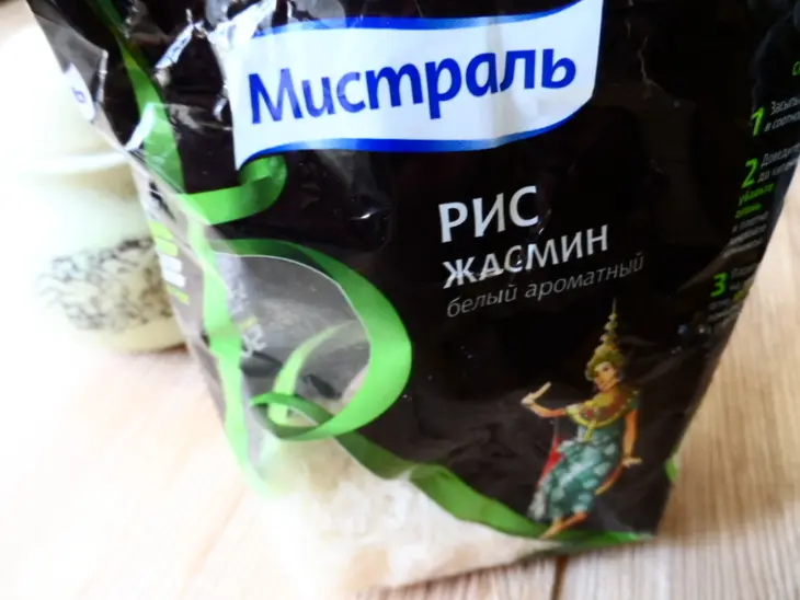Тефтели с рисом в морковно-луково-винном соусе: шаг 1