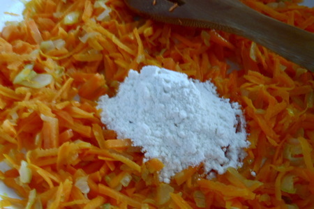 Тефтели с рисом в морковно-луково-винном соусе: шаг 3