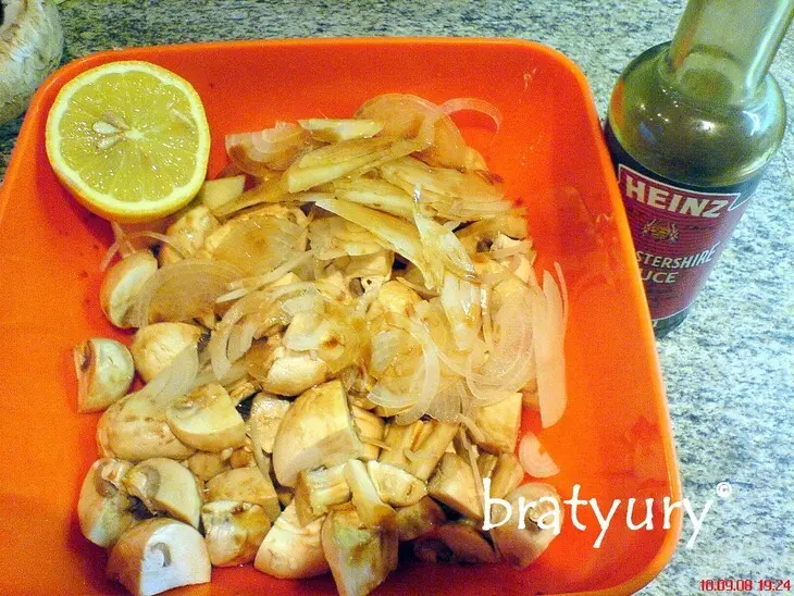Салат из сырых шампиньонов: шаг 3
