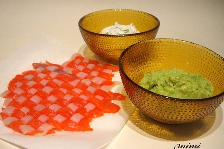 Корзиночки с кремом из авокадо и сливочного сыра с деликатесной рыбной плетенкой: шаг 2