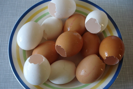 Яйца с зеленью,в скорлупе: шаг 3