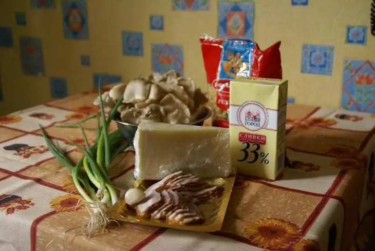 Регатони с вешенками и ветчиной на сливочной основе: шаг 1