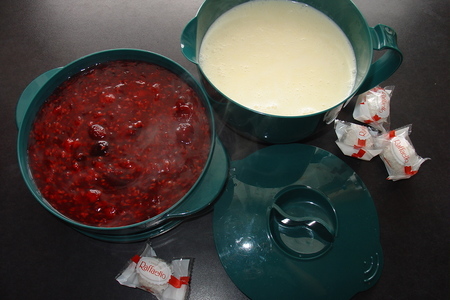 Ягодный десерт с ванильным соусом. rote grütze: шаг 3