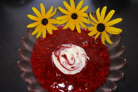 Ягодный десерт с ванильным соусом. rote grütze: шаг 4