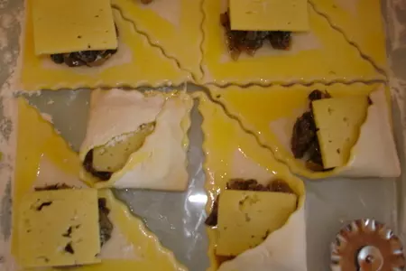 Закусочные пирожки с грибами и сыром: шаг 3