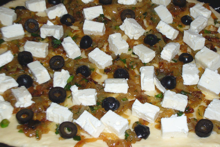 Пирог с карамелизированным луком и сыром "фета": шаг 3