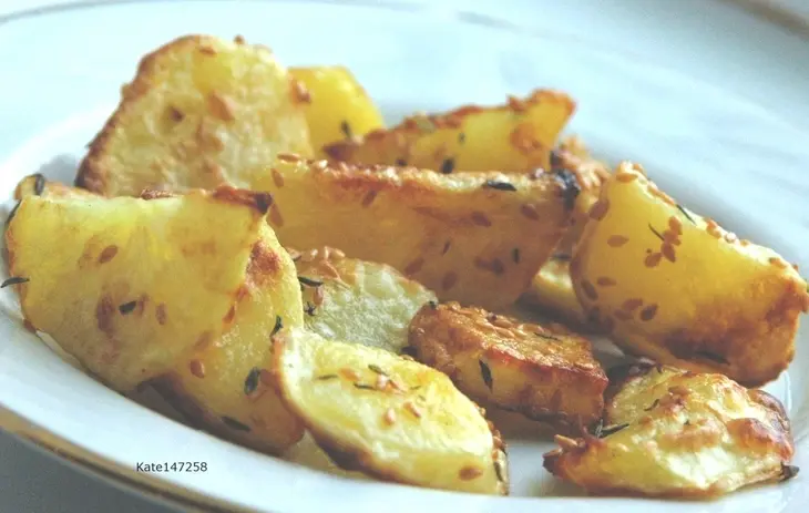 Вкусненькая картошечка из духовки: шаг 1
