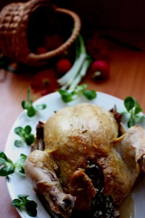 Курица в сметанно-чесночном маринаде, фаршированная рисом: шаг 6
