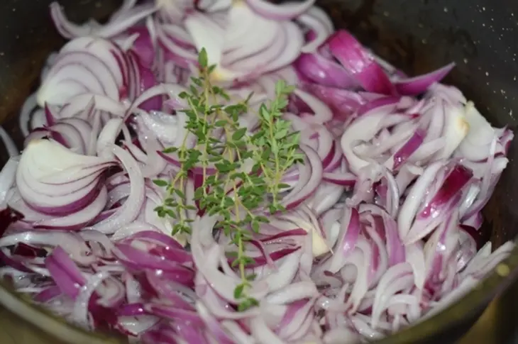 Куриное филе с золотым пшеном и конфитюром из ялтинского лука: шаг 1