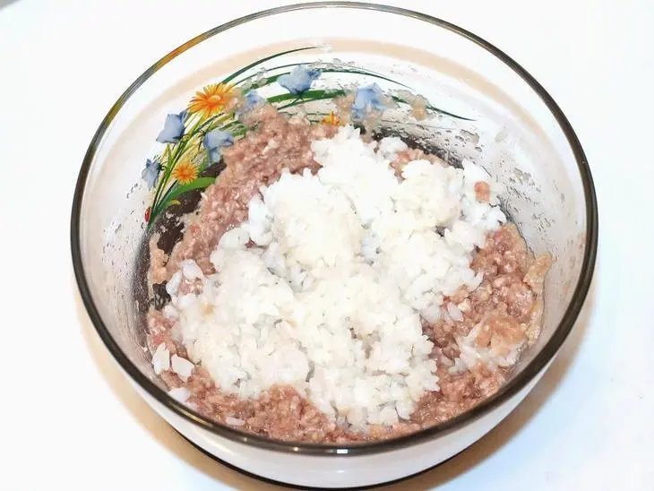 Кабачок, фаршированный фаршем и рисом: шаг 7