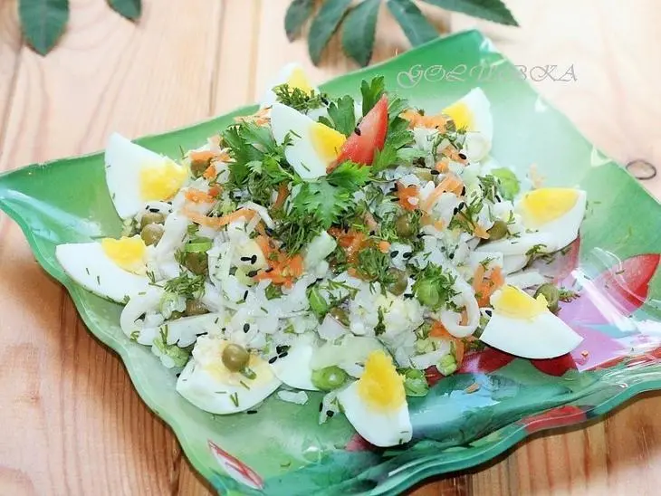 Салат из кальмаров с рисом и зеленым горошком: шаг 7