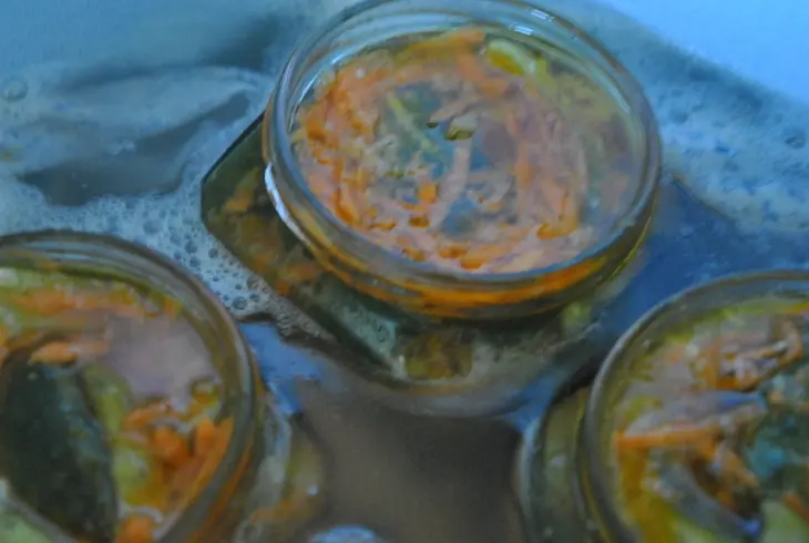 Пикантный салат в корейском стиле из огурцов и моркови на зиму: шаг 5