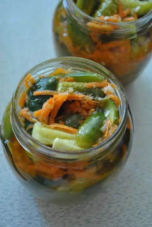 Пикантный салат в корейском стиле из огурцов и моркови на зиму: шаг 6