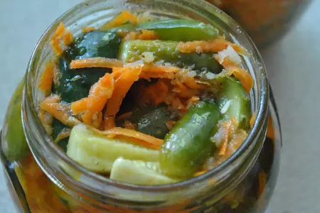 Пикантный салат в корейском стиле из огурцов и моркови на зиму: шаг 6