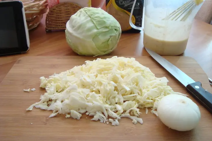 Блины фаршированные капустой, запечённые в сметане: шаг 4