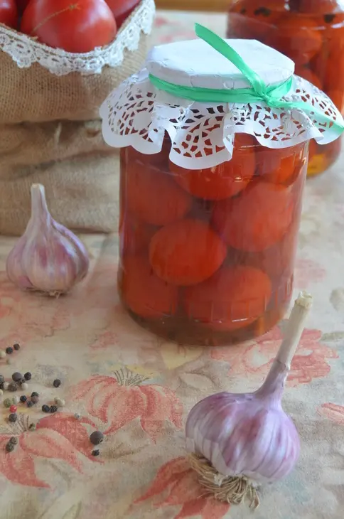 Томаты маринованные в яблочном соке: шаг 3