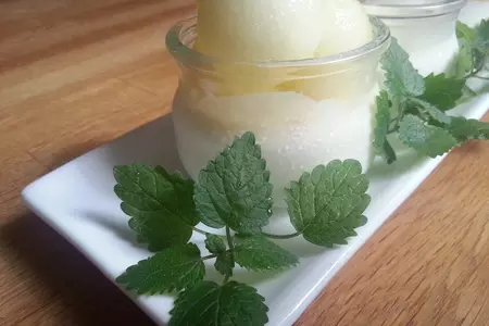 Десерт из мятных сливок с белым шоколадом и дыни: шаг 6