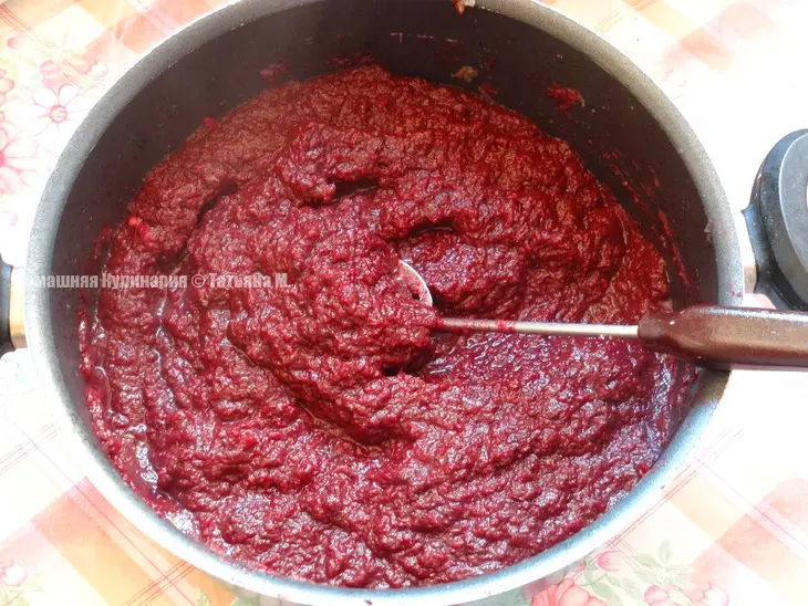 Икра свекольная с хреном и чесноком: шаг 2