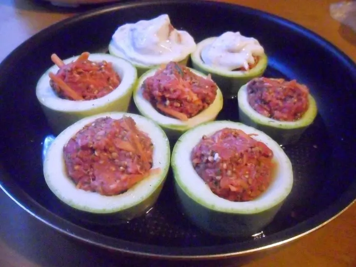 Кабачки с гречкой и фаршем: шаг 3