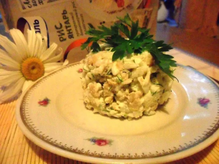 Салат из кальмаров с рисом и яйцом "ностальгический": шаг 4