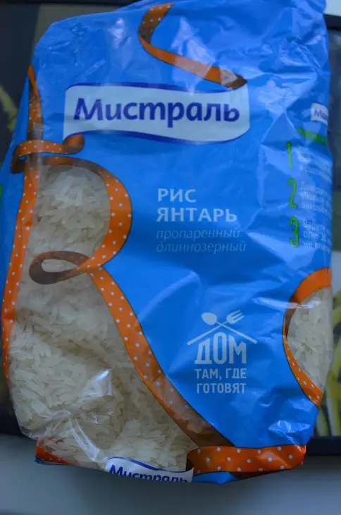 Теплый рисовый салат с крабовыми палочками: шаг 4