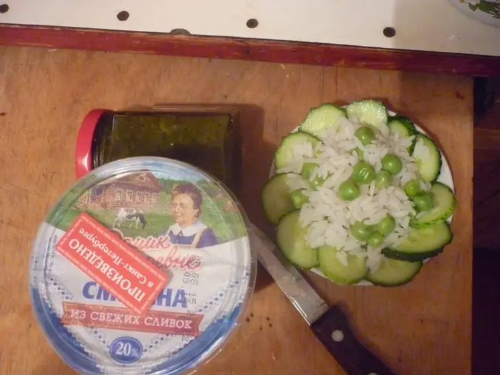 Cалат с рисом и свежим горошком: шаг 3