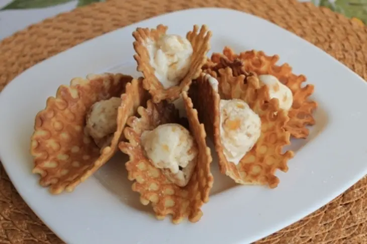Яблочное мороженое с рассыпчатыми вафлями: шаг 5
