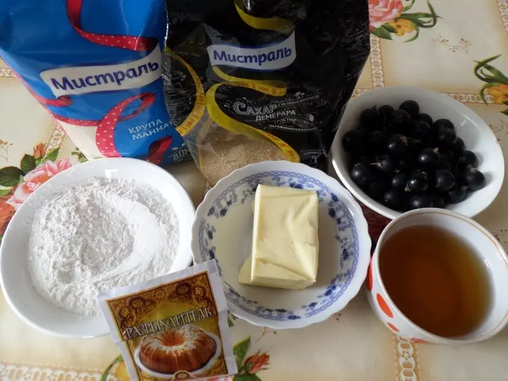 Насыпные кексы с черной смородиной: шаг 1