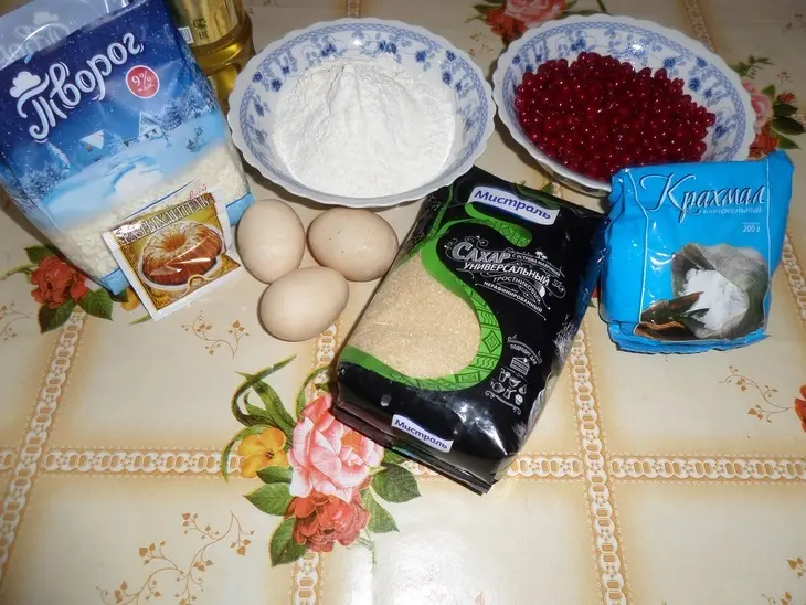Пирог с творогом и красной смородиной: шаг 1