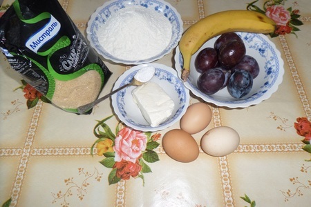 Пирог со сливами и бананом: шаг 1