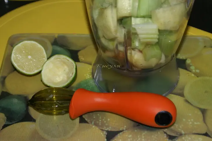 Зелёный смузи с огурцом и яблоком: шаг 2
